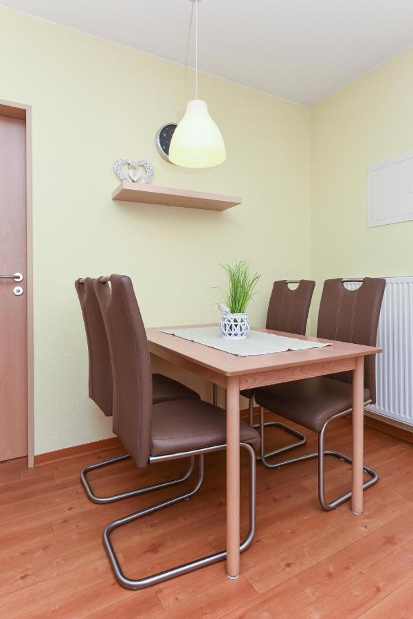 Ferienwohnungen Mit Terrasse Im Haus Seekieker Bensersiel Exterior photo