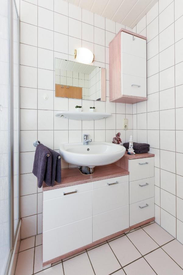 Ferienwohnungen Mit Terrasse Im Haus Seekieker Bensersiel Exterior photo